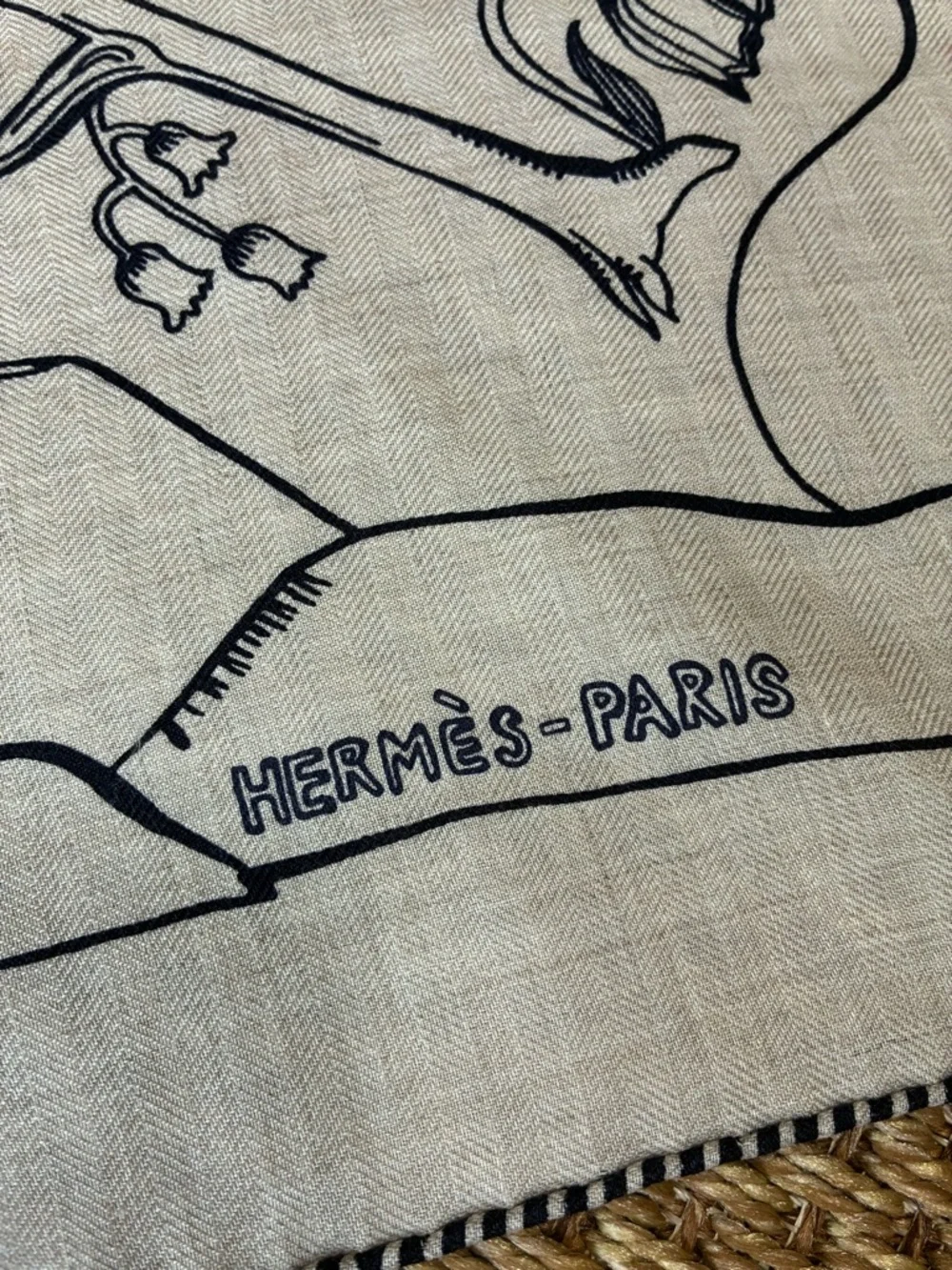 Authentic Hermes Mille et Un Lapins Giant Triangle - Picture 3 of 15